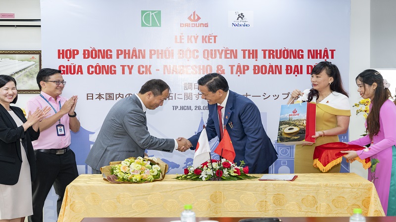 Lễ ký kết hợp đồng phân phối độc quyền thị trường Nhật giữa liên minh Công ty CK – Tập đoàn Nabesho và Tập đoàn Đại Dũng