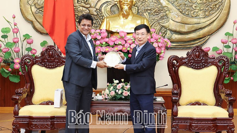 Đồng chí Chủ tịch UBND tỉnh Nam Định tiếp Đoàn công tác Hiệp hội Doanh nghiệp Ấn Độ tại Việt Nam