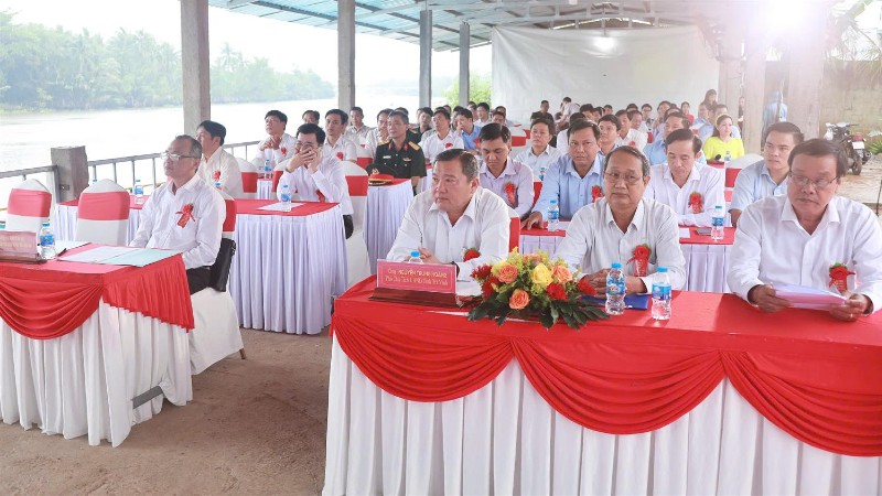 Khởi công dự án Hạ tầng Hồ chứa nước ngọt dọc bờ sông Láng Thé (giai đoạn 1)