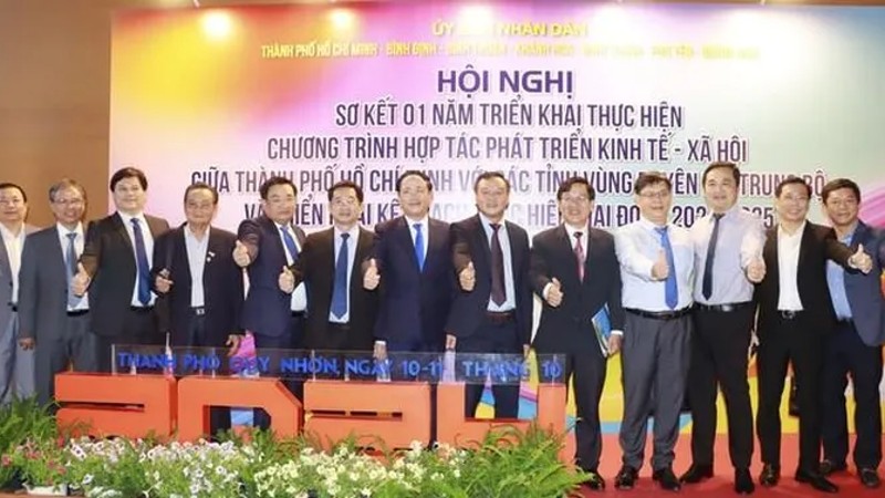 Hơn 700 dự án mời gọi đầu tư vào TP HCM và vùng duyên hải Trung bộ