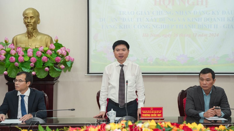 UBND tỉnh trao Giấy chứng nhận đầu tư xây dựng và kinh doanh kết cấu hạ tầng KCN Thanh Bình II