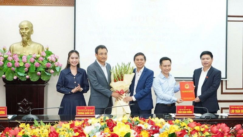 Hà Nam trao giấy chứng nhận đầu tư dự án khu công nghiệp 3.000 tỷ đồng