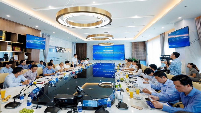Hòa Phát kiến nghị Quảng Ngãi hỗ trợ, đẩy nhanh tiến độ sản xuất ray thép đường sắt