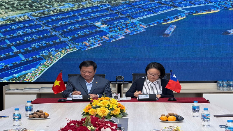 Lễ bàn giao Giấy chứng nhận đăng ký đầu tư & Giấy chứng nhận đăng ký hoạt động chi nhánh