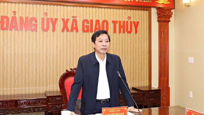 Thường trực Đảng ủy xã Giao Thủy, tỉnh Ninh Bình làm việc với Công ty Cổ phần đầu tư Giao Tiến về việc thực hiện Dự án xây dựng xưởng sản xuất hàng thủ công mỹ nghệ, thêu may ren