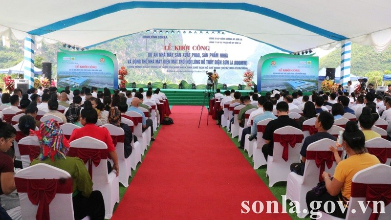Việt Nam chính thức động thổ dự án điện mặt trời giữa lòng hồ nhà máy thủy điện lớn nhất Đông Nam Á, vốn đầu tư 17.000 tỷ