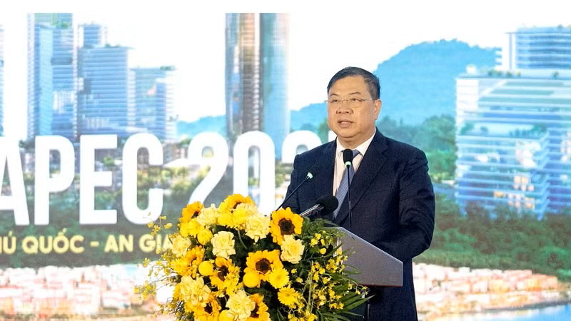 Tỉnh An Giang trao quyết định chấp thuận chủ trương đầu tư cho 19 dự án với tổng vốn gần 67.000 tỷ đồng
